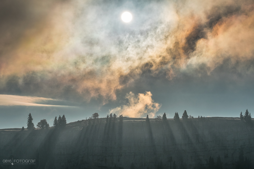 Creux-du-Van, Jura, Neuenburger Jura, Sonnenaufgang, Sturmnebel, Sturmbise, Nebelschwaden, Nebel, Landschaftsfotografie, Fujifilm X-Pro2, Fujifilm
