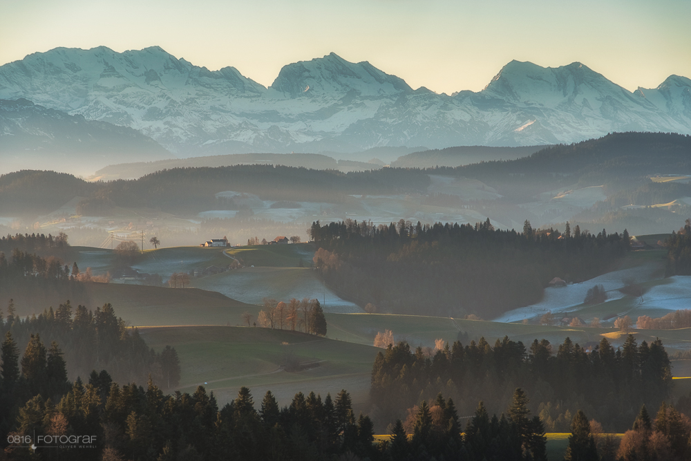 Lueg Emmental, Lueg, Emmental, Sonnenaufgang, Winter, Emmentaler Hügel, Alpen, Berner Alpen, Fujifilm, Fujifilm X-Pro2, Gitzo, Landschaft, Landschaftsfotografie