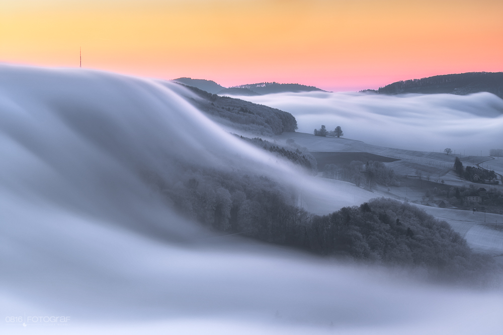Jura Südfuss, Nebelwelle, Nebel, Abend, Sonnenuntergang, Gisliflue, Aargau, Jura, Schweizer Jura, Swiss Jura, fog, fogwave, fujifilm, fuji xpro2, gitzo, Sonnenuntergang, sunset