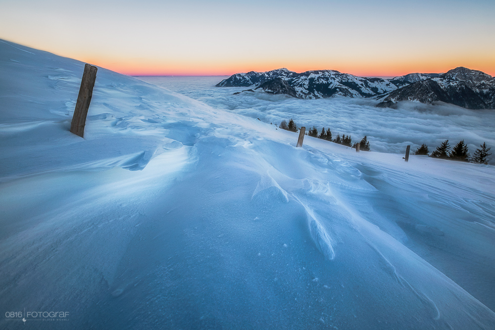 Niederbauen, Zentralschweiz, Winter, Winterlandschaft, Landschaftsfotografie, Sonnenaufgang, Sunrise, Nebelmeer, Fujifilm, Fuji X-Pro2, Alpen, Bergsicht, Mythen, Pilatus, Rigi, Wintermorgen, Landschaftsfotograf, Landscape, Swiss Landscape, Schweiz, Nidwalden, Vierwaldstättersee, Nebel