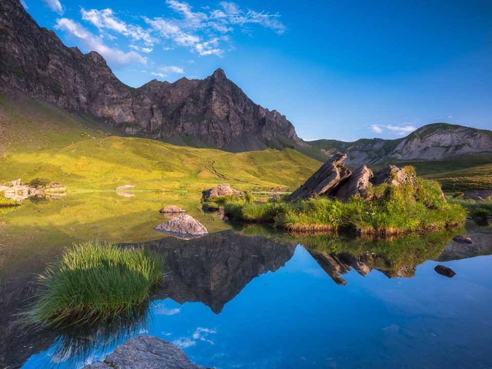 Blausee, Blauseeli, Melchsee-Frutt, Sonnenaufgang Blausee, Sonnenaufgang, Sunrise Blausee, Melchsee-Frutt, Landschaftsfotografie Blausee, Landschaftsfotografie, Landschaftsfoto Schweiz, Landschaftsfotos Schweiz, Bergsee, Bergsee Schweiz, Naturbild Schweiz, Landschaftsfotograf, Bergfotografie Schweiz, Foto Bergsee, Fujifilm, Fujifilm GFX, Mittelformat,