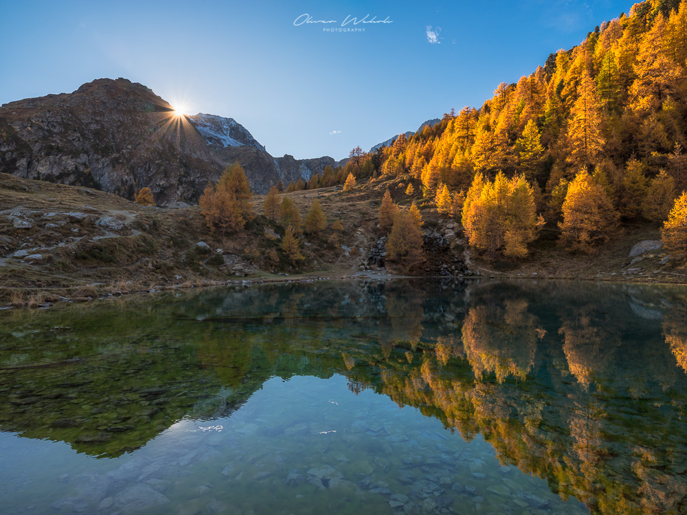 Lac Bleu, Val d'Hérens, Herbst am Lac Bleu, Lac Bleu Valais, Autumn Lac Bleu, Herbst, Herbstlicht, Autumn, Wallis, Valais, Landschaftsfoto Herbst, Herbstfoto, Landschaftsbilder Herbst, Fujifilm GFX Landscape, GFX Landscapes, Landscape Photography, Fall, Swiss Landscape, Schweizer Landschaftsfotografie, Landschaftsfotografie Schweiz, Herbstfoto Schweiz, Landschaftsfotografie, Landschaftsfotograf Schweiz, Landschaftsbild Wallis Herbst, Indian Summer, Swiss Indian Summer, Swiss Landscapes